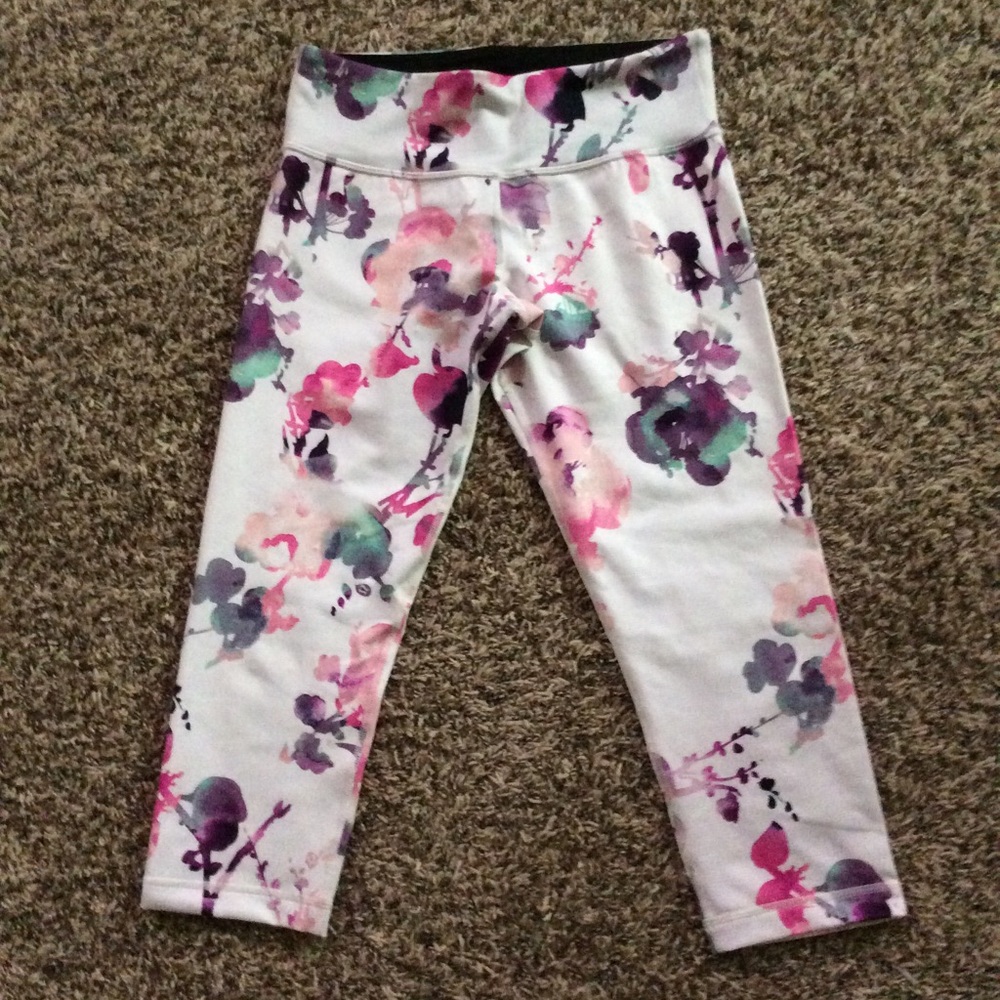 Lululemon capri size 8